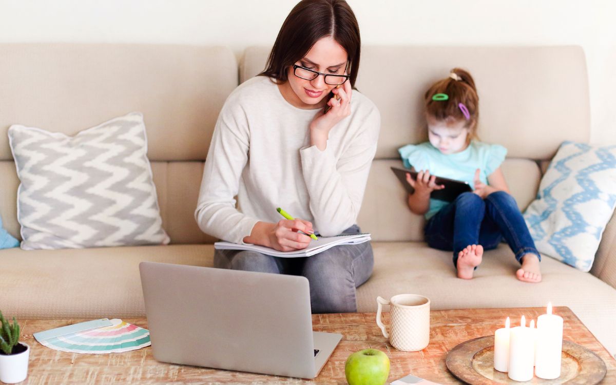  Free Courses to Help You Work From Home_Working from home mom with laptop and alittle girl beside her