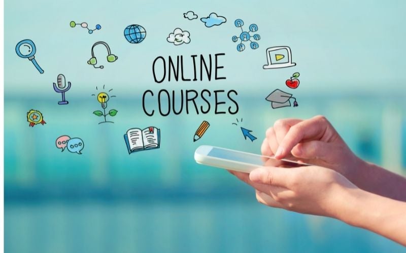 online courses concept with smartphone