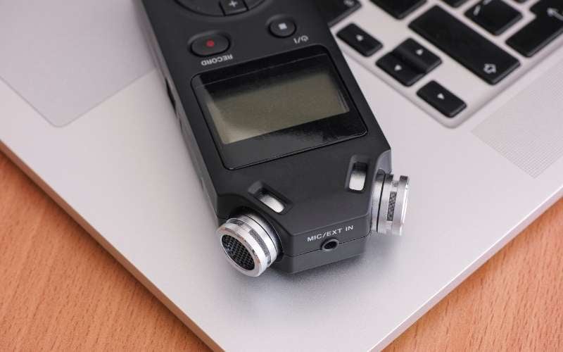 Audio recorder and laptop