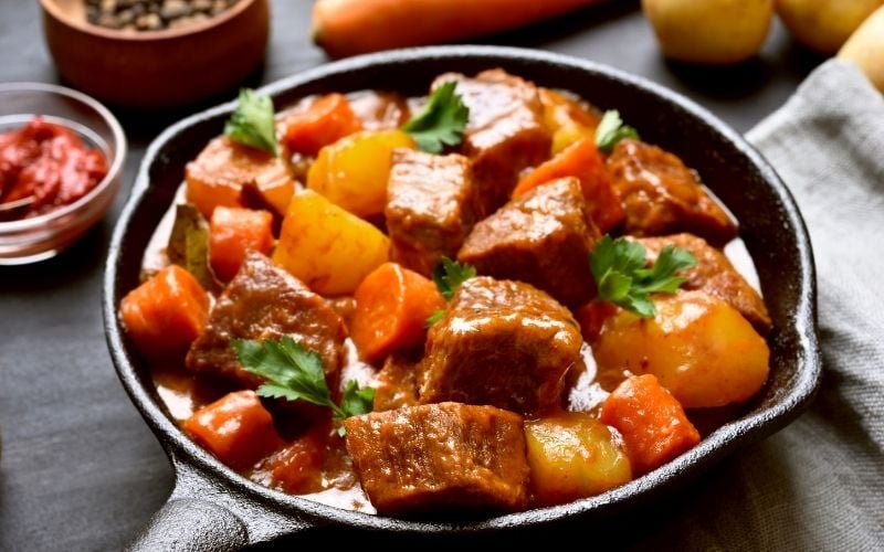 Photo of meat and vegetables with sauce in a pan